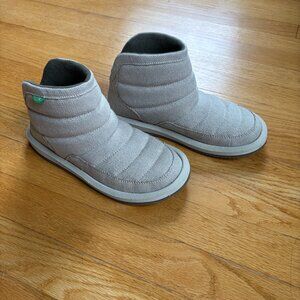 Sanuk Puff N Chill booties in hemp/natural - like new